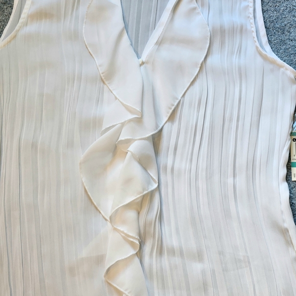 NWT Style&Co sleeveless sheer blouse Size 16P Color white - Picture 4 of 11